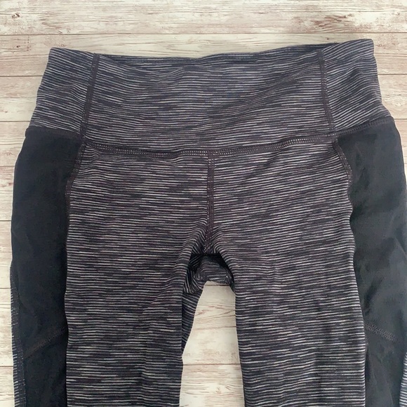 Athleta Mesh Mind Over Mat Lattice Cut Out Capri Crop Leggings Heathered Black - Picture 3 of 9